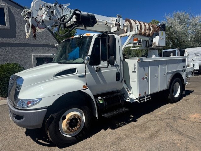 2008 NAVISTAR International 430  ALTEC Digger Derrick  LOW LOW MILES - Photo 1 - Mesa, AZ 85201
