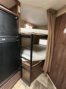 2015 Keystone 244BH Coleman   - Photo 15 - Mesa, AZ 85201