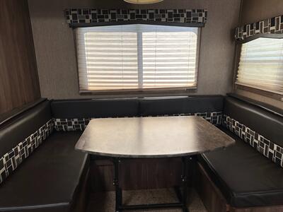 2015 Keystone 244BH Coleman   - Photo 21 - Mesa, AZ 85201