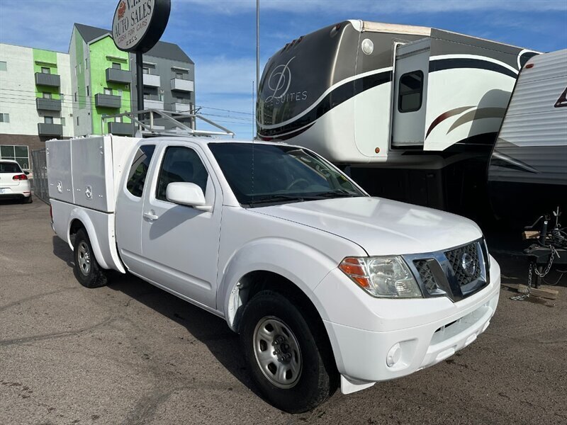 Glacier White 2013 Nissan Frontier Pickup Truck 4X2 Automatic