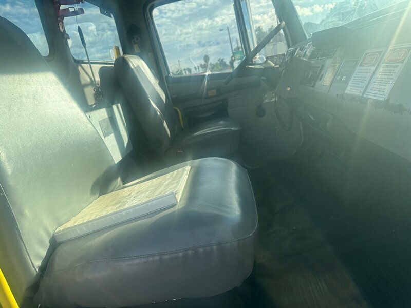 1998 Freightliner FL60 Bucket Truck - Photo 7 - Mesa, AZ 85201