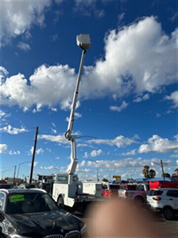 1998 Freightliner FL60 Bucket Truck - Photo 5 - Mesa, AZ 85201