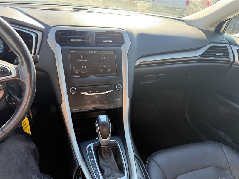 2014 Ford Fusion SE photo 30