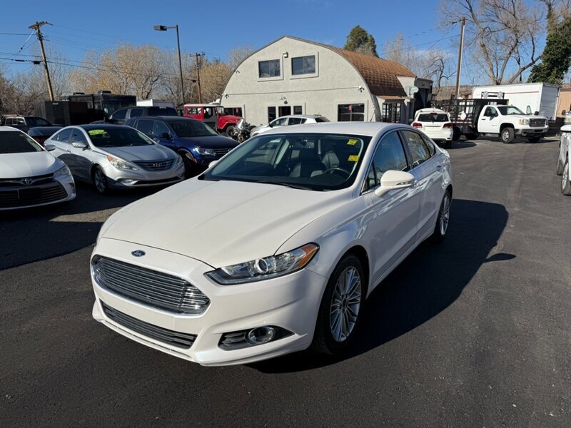 2014 Ford Fusion SE photo 2