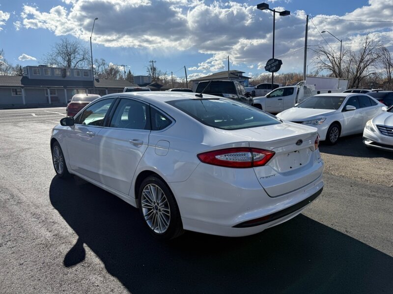 2014 Ford Fusion SE photo 8