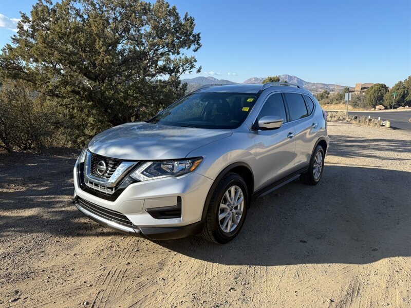 2019 Nissan Rogue SV photo 2