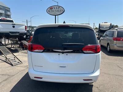 2023 Chrysler Voyager LX   - Photo 4 - Mesa, AZ 85201