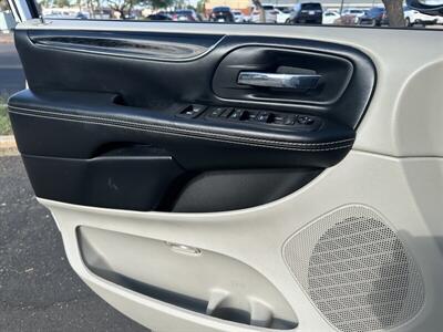 2019 Dodge Grand Caravan SXT   - Photo 9 - Mesa, AZ 85201