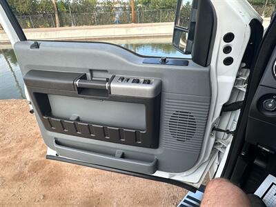 2015 Ford F-250 XLT  Crew Cab 4x4 - Photo 8 - Mesa, AZ 85201
