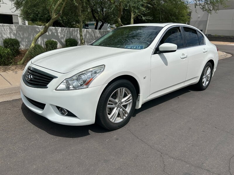 2015 INFINITI Q40 Sedan  