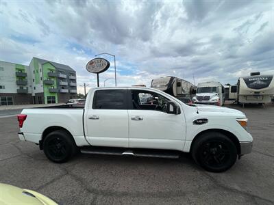 2017 Nissan Titan SV  Crew Cab - Photo 17 - Mesa, AZ 85201