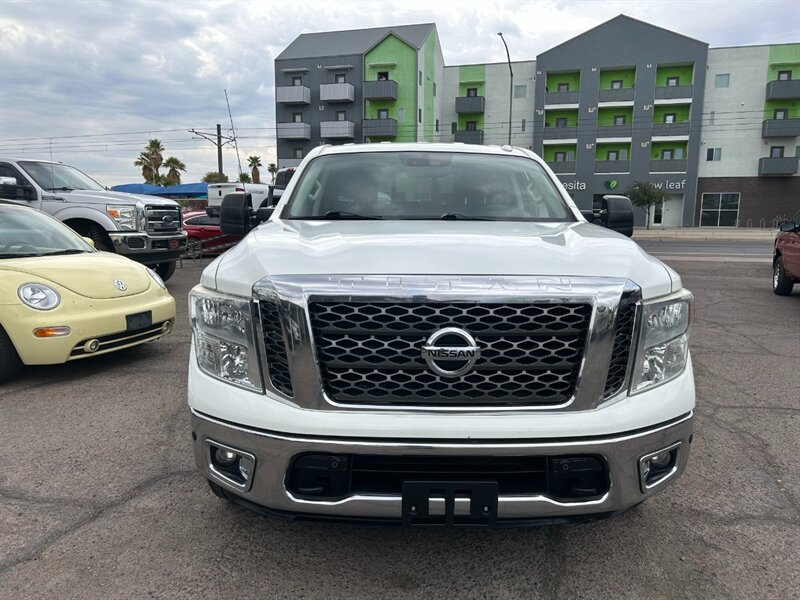2017 Nissan Titan SV  Crew Cab