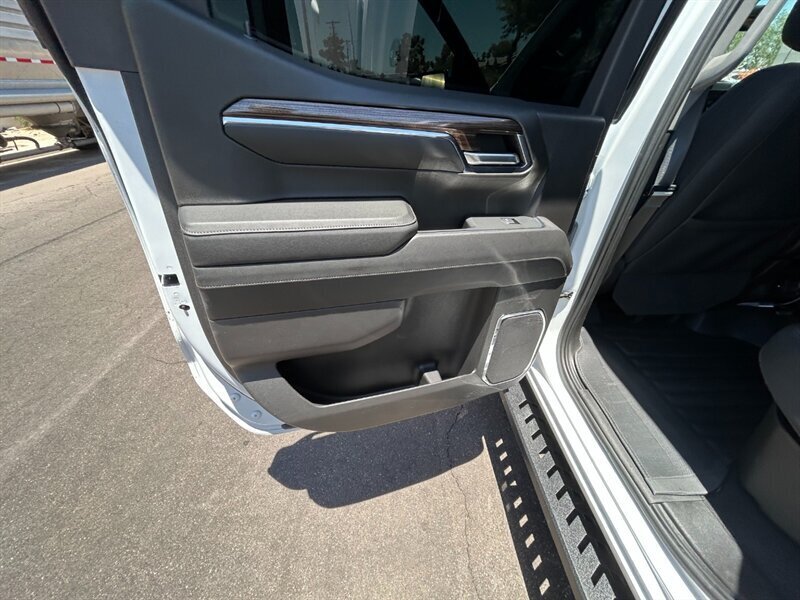 2024 Chevrolet Silverado 1500 LT Crew Cab - Photo 16 - Mesa, AZ 85201