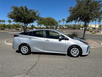 2022 Toyota Prius LE  Hybrid - Photo 2 - Mesa, AZ 85201