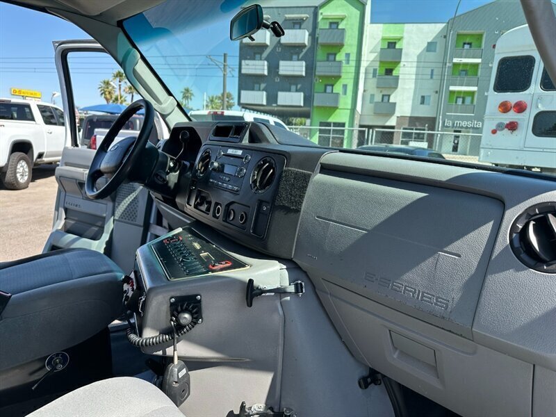 2011 Ford 3DR Cargo Extended Ambulance - Photo 7 - Mesa, AZ 85201