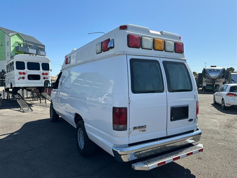 2011 Ford 3DR Cargo Extended Ambulance - Photo 4 - Mesa, AZ 85201