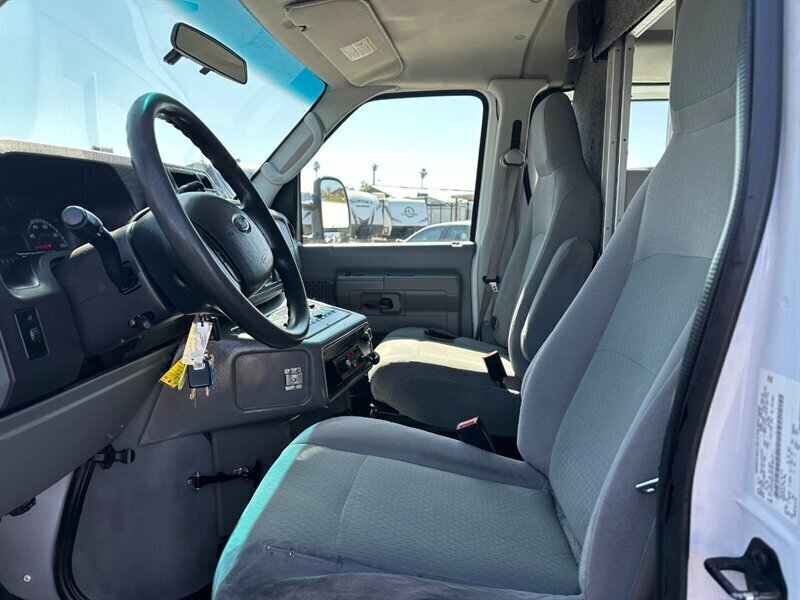 2011 Ford 3DR Cargo Extended Ambulance - Photo 6 - Mesa, AZ 85201