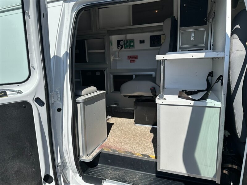 2011 Ford 3DR Cargo Extended Ambulance - Photo 8 - Mesa, AZ 85201