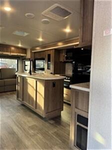2024 Grand Design Imagine 2970RL - Photo 14 - Prescott, AZ 86301