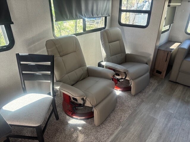 2024 Grand Design Imagine 2970RL - Photo 35 - Prescott, AZ 86301