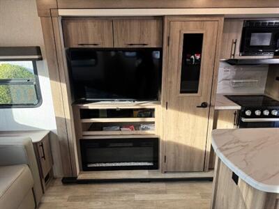 2024 Grand Design Imagine 2970RL - Photo 18 - Prescott, AZ 86301