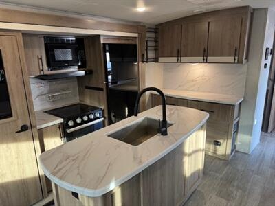 2024 Grand Design RV Imagine 2970RL   - Photo 16 - Prescott, AZ 86301