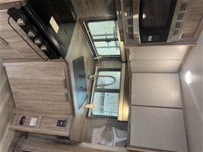 2022 Winnebago 2529RG Minnie  2 AC UNITS - Photo 13 - Prescott, AZ 86301