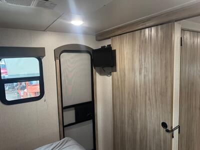 2022 Winnebago 2529RG Minnie  2 AC UNITS - Photo 25 - Prescott, AZ 86301
