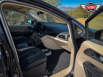 2024 Chrysler Pacifica Touring L   - Photo 13 - Prescott, AZ 86301