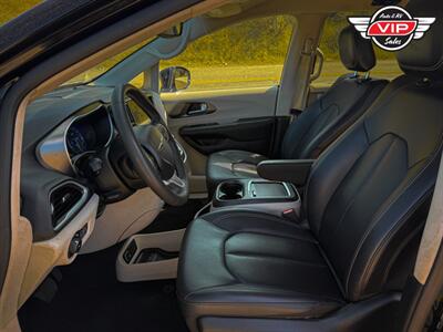 2024 Chrysler Pacifica Touring L   - Photo 10 - Prescott, AZ 86301