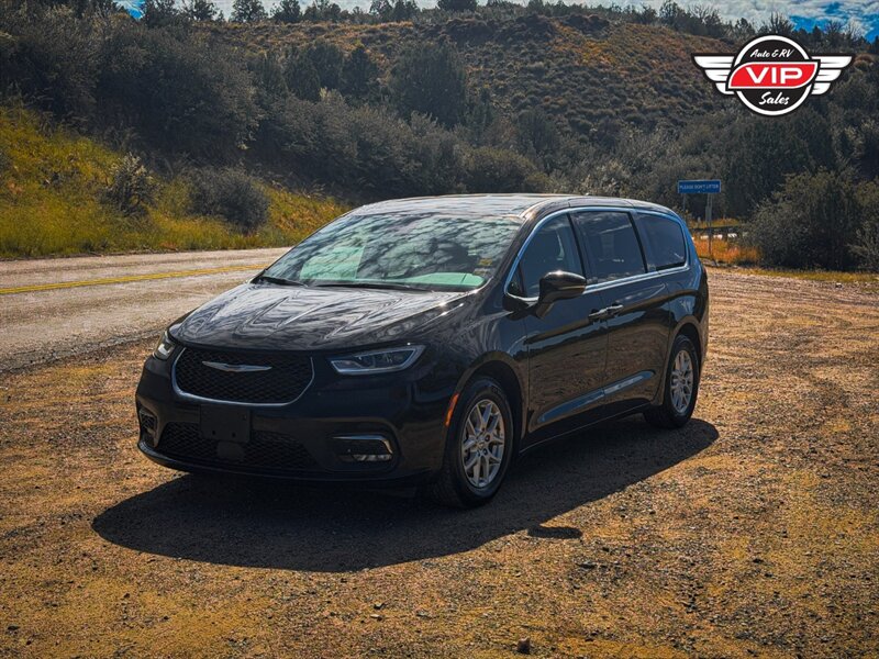2024 Chrysler Pacifica Touring L   - Photo 1 - Prescott, AZ 86301