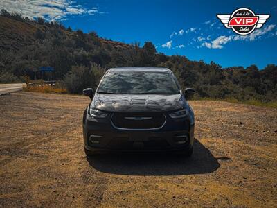 2024 Chrysler Pacifica Touring L   - Photo 2 - Prescott, AZ 86301