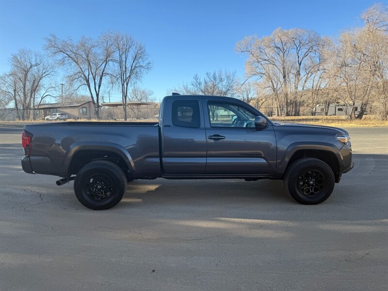 2022 Toyota Tacoma SR5 photo 5