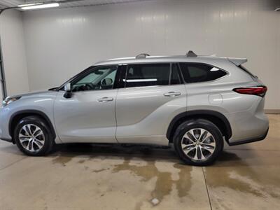 2021 Toyota Highlander XLE - Photo 4 - Ephrata, PA 17522