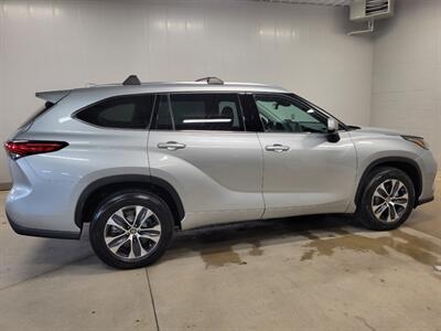 2021 Toyota Highlander XLE - Photo 11 - Ephrata, PA 17522
