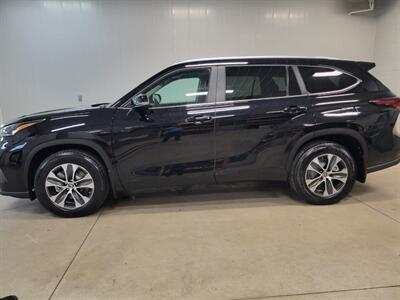 2024 Toyota Highlander XLE - Photo 4 - Ephrata, PA 17522