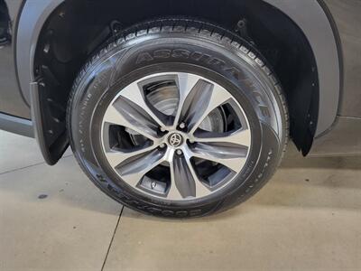 2024 Toyota Highlander XLE - Photo 16 - Ephrata, PA 17522