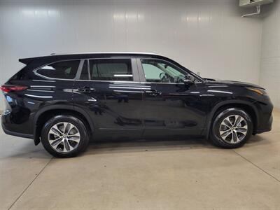 2024 Toyota Highlander XLE - Photo 10 - Ephrata, PA 17522