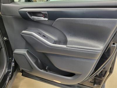 2024 Toyota Highlander XLE - Photo 45 - Ephrata, PA 17522