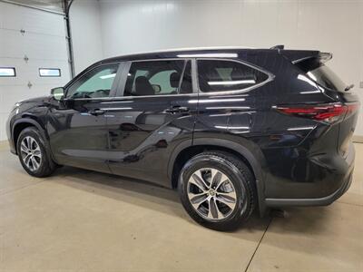 2024 Toyota Highlander XLE - Photo 5 - Ephrata, PA 17522