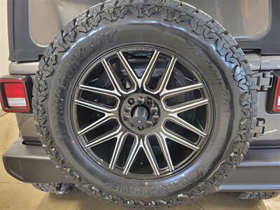 2022 Jeep Wrangler Unlimited Sahara   - Photo 17 - Ephrata, PA 17522