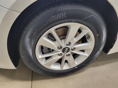 2016 Kia Optima LX - Photo 12 - Ephrata, PA 17522