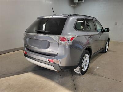 2015 Mitsubishi Outlander SE   - Photo 8 - Ephrata, PA 17522