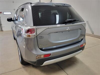 2015 Mitsubishi Outlander SE   - Photo 6 - Ephrata, PA 17522