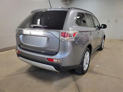 2015 Mitsubishi Outlander SE   - Photo 7 - Ephrata, PA 17522