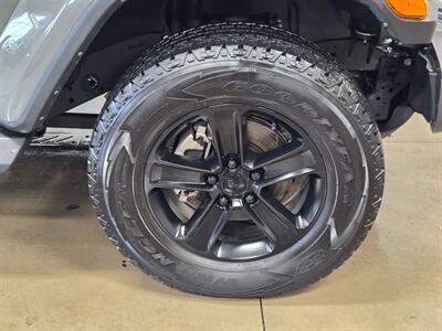 2022 Jeep Wrangler Unlimited Sahara   - Photo 18 - Ephrata, PA 17522