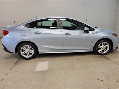 2017 Chevrolet Cruze LT Auto   - Photo 9 - Ephrata, PA 17522