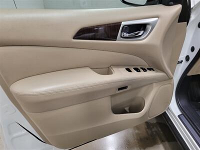 2016 Nissan Pathfinder SL V6   - Photo 13 - Ephrata, PA 17522