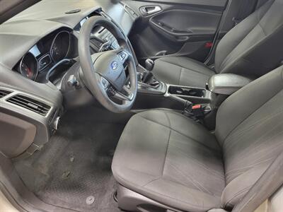 2016 Ford Focus SE   - Photo 14 - Ephrata, PA 17522
