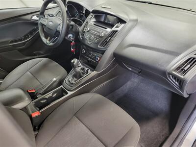 2016 Ford Focus SE   - Photo 17 - Ephrata, PA 17522